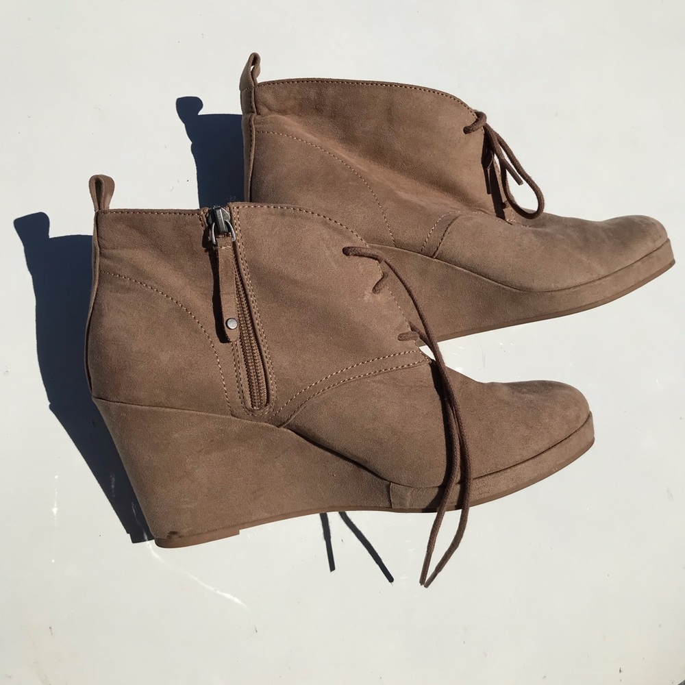 Wedge boots